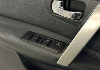 Подержанный автомобиль Nissan Qashqai 2012 года (20 фото)