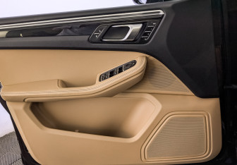 Подержанный автомобиль Porsche Macan 2016 года (19 фото)