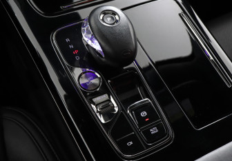 Подержанный автомобиль GAC M8 2023 года (19 фото)