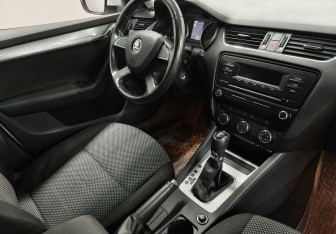 Подержанный автомобиль Skoda Octavia Liftback 2013 года (11 фото)