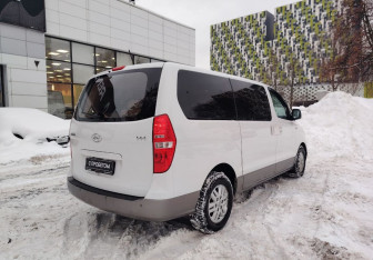 Подержанный автомобиль Hyundai H-1 2016 года (8 фото)