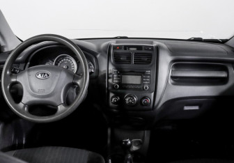Подержанный автомобиль Kia Sportage 2009 года (12 фото)