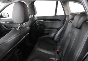 Подержанный автомобиль BMW X1 2021 года (14 фото)