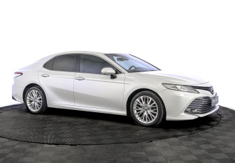Подержанный автомобиль Toyota Camry Sedan 2019 года (3 фото)