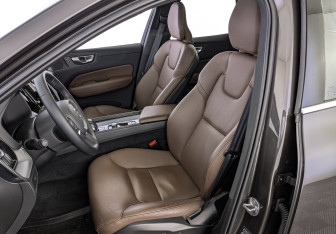 Подержанный автомобиль Volvo XC60 2023 года (20 фото)