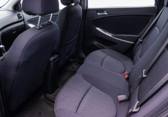 Подержанный автомобиль Hyundai Solaris Sedan 2011 года (11 фото)