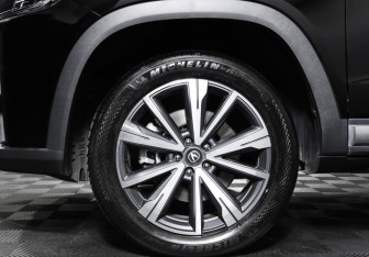 Подержанный автомобиль Changan CS95 2023 года (30 фото)