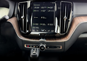 Подержанный автомобиль Volvo XC60 2019 года (15 фото)
