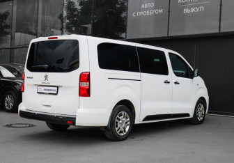 Подержанный автомобиль Peugeot Traveller 2021 года (4 фото)