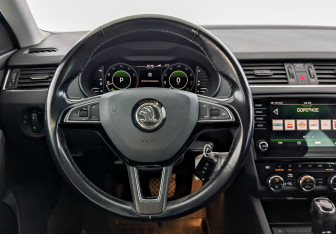 Подержанный автомобиль Skoda Octavia Liftback 2019 года (21 фото)