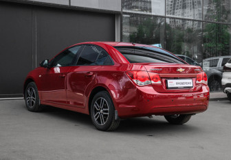 Подержанный автомобиль Chevrolet Cruze Sedan 2011 года (6 фото)