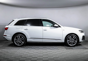 Подержанный автомобиль Audi Q7 2020 года (4 фото)
