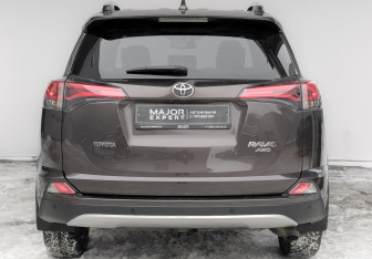 Подержанный автомобиль Toyota RAV4 2018 года (6 фото)