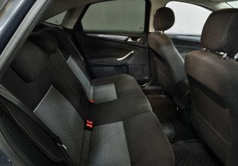 Подержанный автомобиль Ford Mondeo Sedan 2013 года (12 фото)