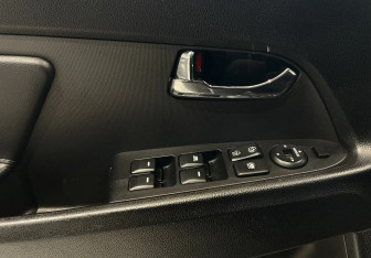 Подержанный автомобиль Kia Sportage 2010 года (19 фото)