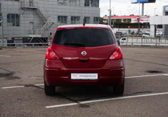 Подержанный автомобиль Nissan Tiida Hatchback 2012 года (6 фото)
