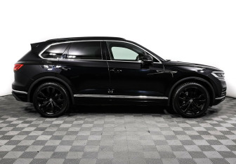 Подержанный автомобиль Volkswagen Touareg 2021 года (4 фото)