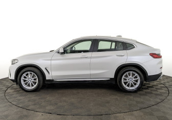 Подержанный автомобиль BMW X4 2023 года (8 фото)