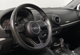 Подержанный автомобиль Audi A3 Sedan 2016 года (13 фото)