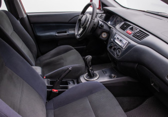 Подержанный автомобиль Mitsubishi Lancer Sedan 2004 года (9 фото)