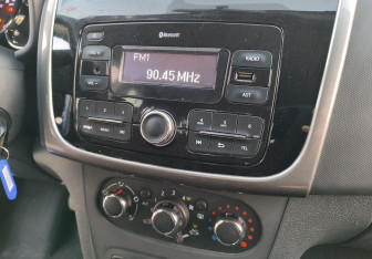 Подержанный автомобиль Renault Logan Sedan 2017 года (13 фото)