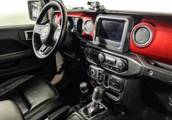 Подержанный автомобиль Jeep Wrangler 2018 года (9 фото)