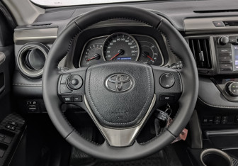 Подержанный автомобиль Toyota RAV4 2014 года (22 фото)