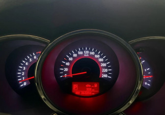 Подержанный автомобиль Kia Sorento 2012 года (14 фото)