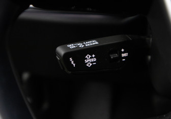 Подержанный автомобиль Audi A8 2023 года (21 фото)