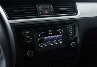 Подержанный автомобиль Skoda Rapid Liftback 2016 года (13 фото)