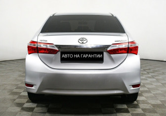 Подержанный автомобиль Toyota Corolla Sedan 2015 года (4 фото)