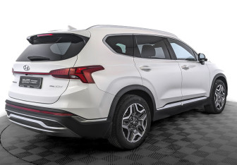 Подержанный автомобиль Hyundai Santa Fe 2022 года (5 фото)