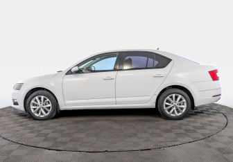 Подержанный автомобиль Skoda Octavia Liftback 2018 года (8 фото)
