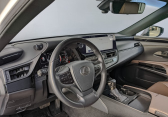 Подержанный автомобиль Lexus ES 2023 года (13 фото)