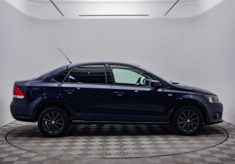 Подержанный автомобиль Volkswagen Polo Sedan 2011 года (6 фото)