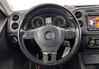 Подержанный автомобиль Volkswagen Tiguan 2012 года (22 фото)