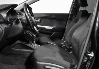 Подержанный автомобиль Kia Rio Hatchback 2014 года (7 фото)