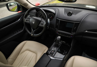 Подержанный автомобиль Maserati Levante 2022 года (11 фото)