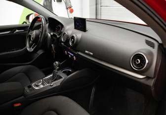 Подержанный автомобиль Audi A3 Sedan 2017 года (27 фото)