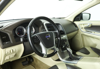 Подержанный автомобиль Volvo XC60 2012 года (13 фото)