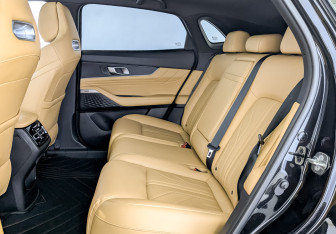 Подержанный автомобиль Changan UNI-K 2023 года (12 фото)