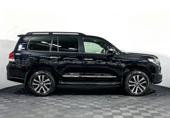 Подержанный автомобиль Toyota Land Cruiser Suv 2019 года (4 фото)