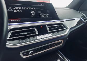 Подержанный автомобиль BMW X5 2021 года (18 фото)
