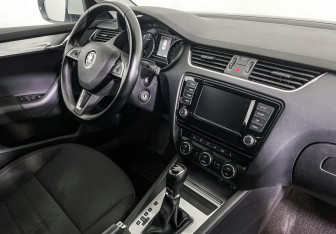 Подержанный автомобиль Skoda Octavia Liftback 2016 года (9 фото)