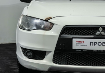 Подержанный автомобиль Mitsubishi Lancer Hatchback 2010 года (14 фото)