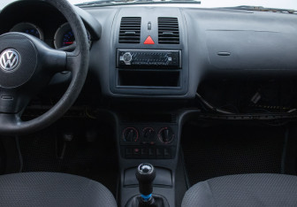 Подержанный автомобиль Volkswagen Polo Hatchback 2000 года (14 фото)