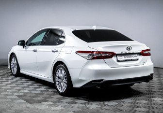 Подержанный автомобиль Toyota Camry Sedan 2021 года (7 фото)