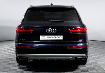 Подержанный автомобиль Audi Q7 2016 года (6 фото)