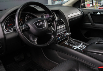 Подержанный автомобиль Audi Q7 2012 года (12 фото)