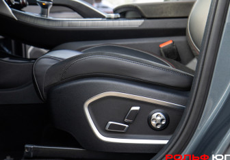 Подержанный автомобиль Geely Tugella 2023 года (17 фото)